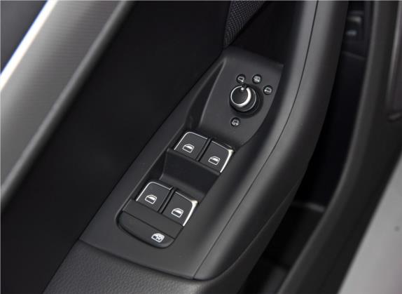 奥迪Q3 2018款 30 TFSI 风尚型典藏版 车厢座椅   门窗控制