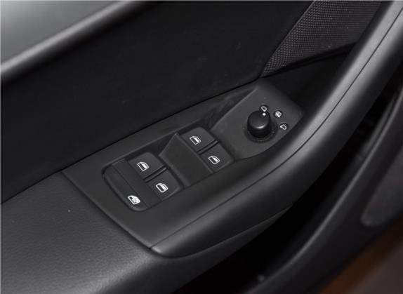 奥迪Q3 2018款 35 TFSI 时尚型典藏版 车厢座椅   门窗控制