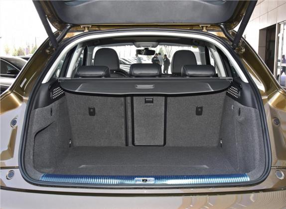 奥迪Q3 2018款 35 TFSI 运动型典藏版 车厢座椅   后备厢