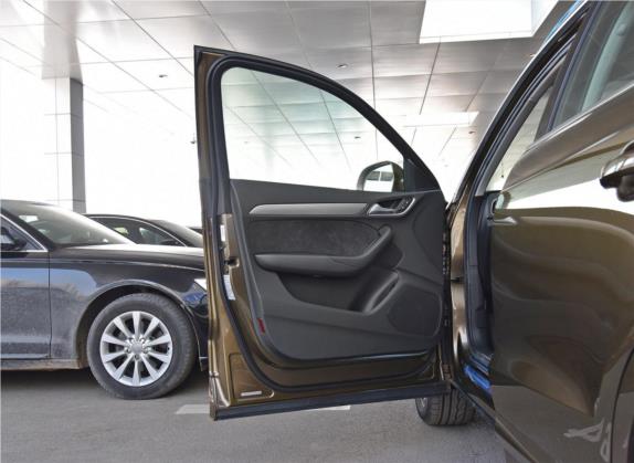 奥迪Q3 2018款 35 TFSI 运动型典藏版 车厢座椅   前门板