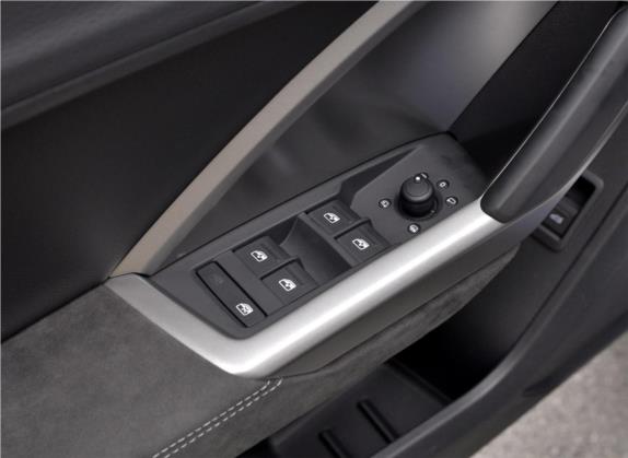 奥迪Q3 2019款 40 TFSI 时尚动感型 车厢座椅   门窗控制