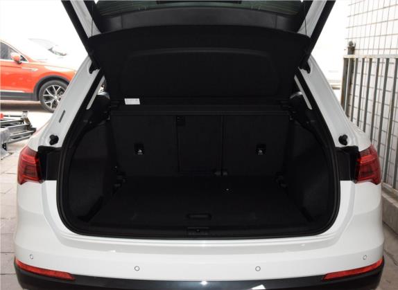 奥迪Q3 2019款 35 TFSI 进取致雅型 车厢座椅   后备厢