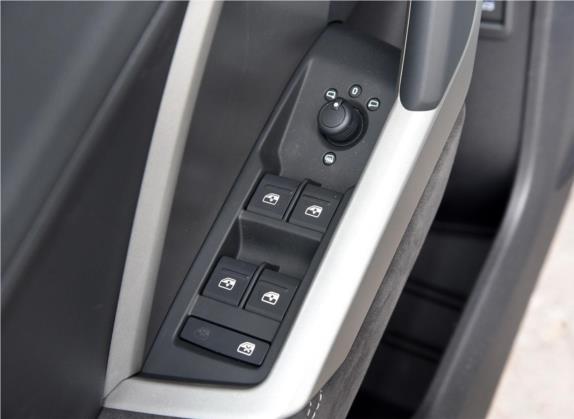 奥迪Q3 2019款 35 TFSI 进取动感型 车厢座椅   门窗控制