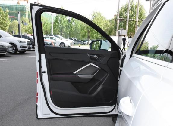 奥迪Q3 2019款 35 TFSI 时尚致雅型 车厢座椅   前门板