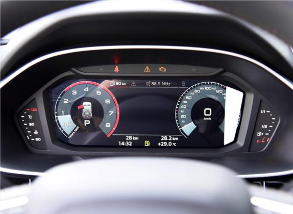 奥迪Q3 2019款 35 TFSI 时尚致雅型 中控类   仪表盘