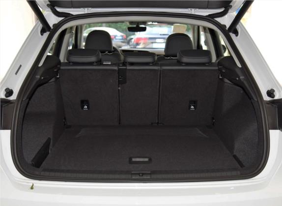 奥迪Q3 2019款 35 TFSI 时尚动感型 车厢座椅   后备厢