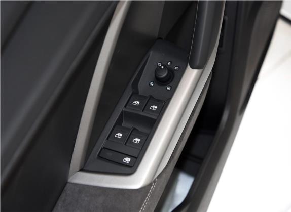 奥迪Q3 2019款 35 TFSI 时尚动感型 车厢座椅   门窗控制