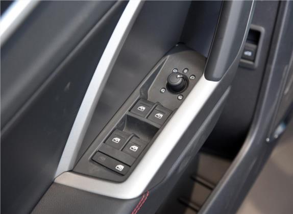 奥迪Q3 2019款 40 TFSI 时尚致雅型 车厢座椅   门窗控制