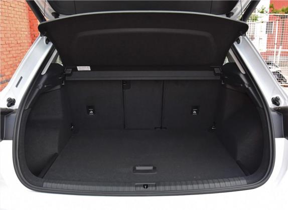 奥迪Q3 2019款 40 TFSI quattro 时尚动感型 车厢座椅   后备厢