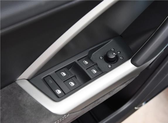 奥迪Q3 2019款 40 TFSI quattro 时尚动感型 车厢座椅   门窗控制