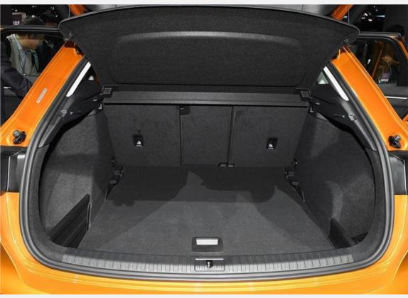 奥迪Q3 2019款 45 TFSI quattro 豪华动感型 车厢座椅   后备厢