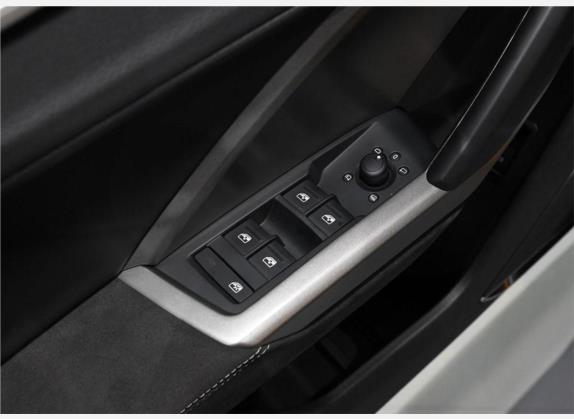 奥迪Q3 2019款 45 TFSI quattro 豪华动感型 车厢座椅   门窗控制