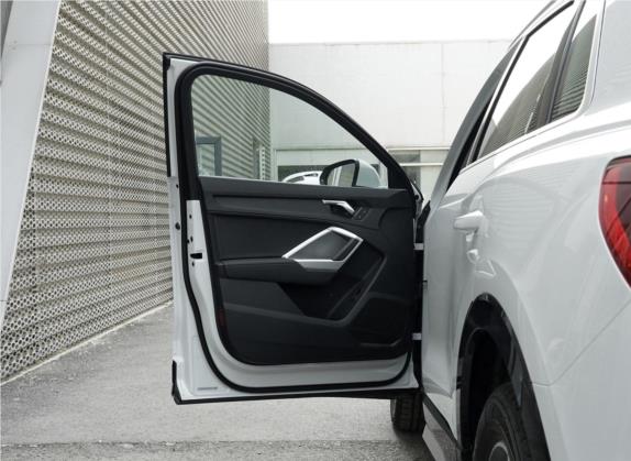 奥迪Q3 2020款 35 TFSI 进取致雅型 车厢座椅   前门板