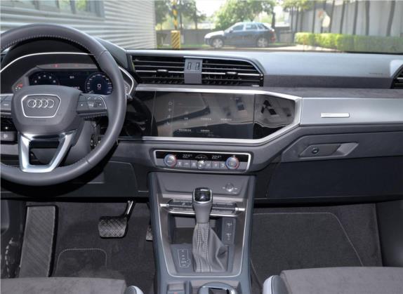 奥迪Q3 2020款 35 TFSI 进取动感型 中控类   中控台