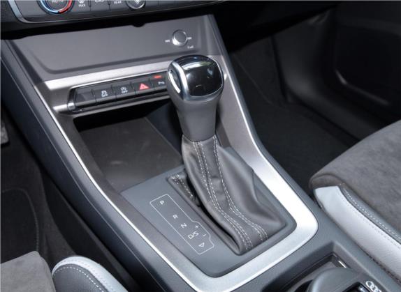 奥迪Q3 2020款 35 TFSI 进取动感型 中控类   挡把
