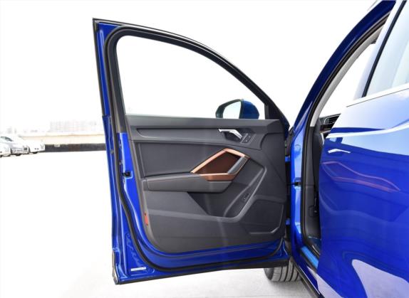奥迪Q3 2020款 35 TFSI 时尚致雅型 车厢座椅   前门板