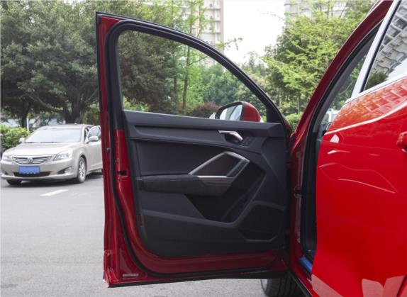 奥迪Q3 2020款 35 TFSI 时尚动感型 车厢座椅   前门板