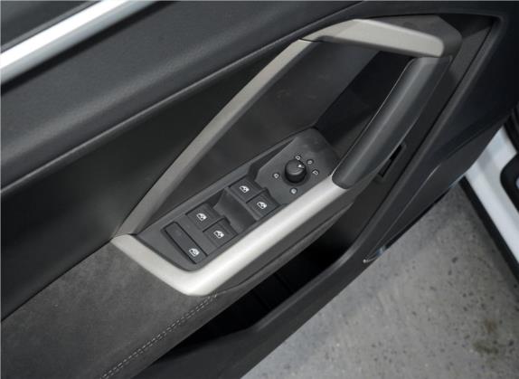 奥迪Q3 2020款 45 TFSI quattro 豪华动感型 车厢座椅   门窗控制