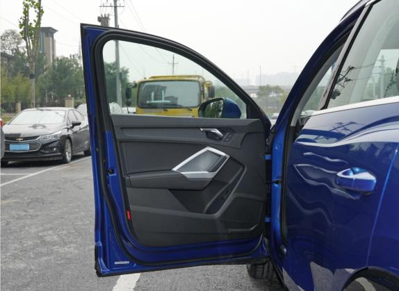 奥迪Q3 2021款 35 TFSI 进取致雅型 车厢座椅   前门板