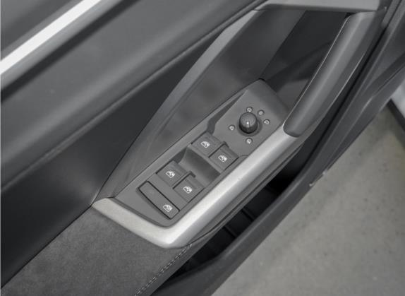 奥迪Q3 2021款 45 TFSI quattro 豪华动感型 车厢座椅   门窗控制