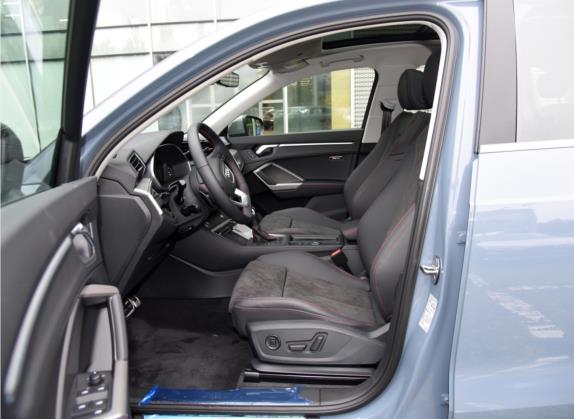 奥迪Q3 2022款 40 TFSI RS套件燃速型 车厢座椅   前排空间