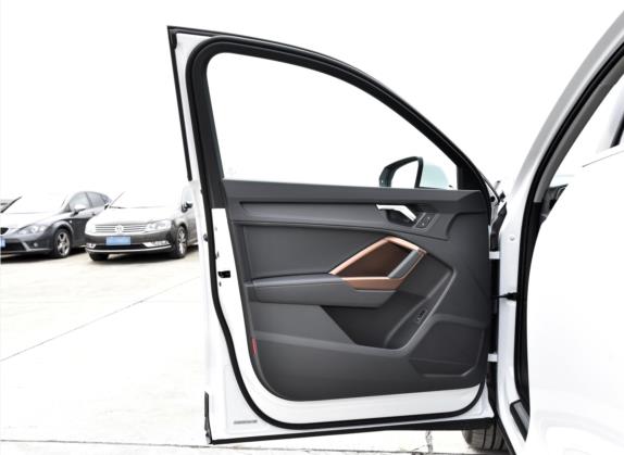 奥迪Q3 2022款 35 TFSI 时尚致雅型 车厢座椅   前门板