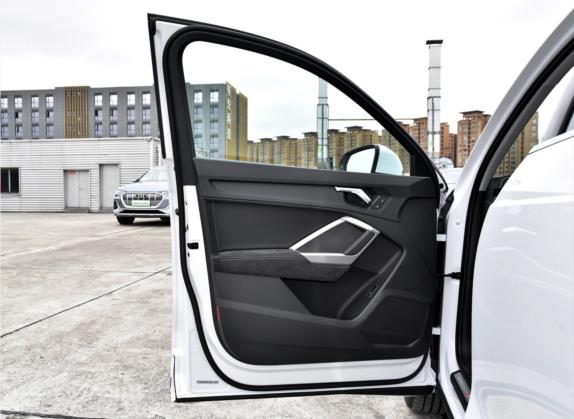 奥迪Q3 2022款 35 TFSI 时尚动感型 车厢座椅   前门板