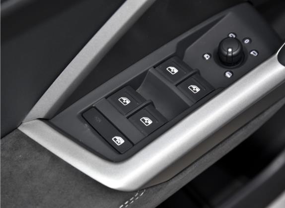奥迪Q3 2022款 35 TFSI 时尚动感型 车厢座椅   门窗控制