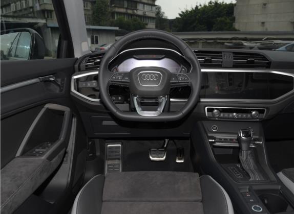 奥迪Q3 2022款 40 TFSI 时尚动感型 中控类   驾驶位