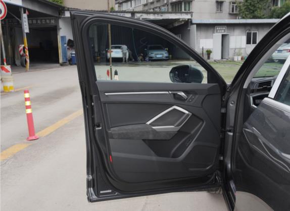奥迪Q3 2022款 40 TFSI 时尚动感型 车厢座椅   前门板