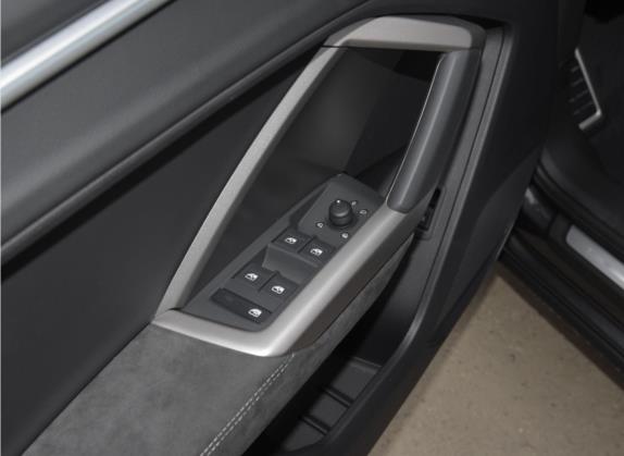 奥迪Q3 2022款 40 TFSI 时尚动感型 车厢座椅   门窗控制