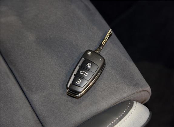 奥迪Q3 2023款  35 TFSI 进取动感型 其他细节类   钥匙