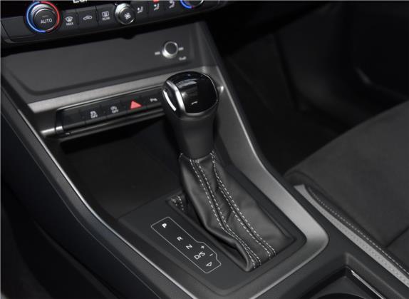 奥迪Q3 2023款  35 TFSI 进取动感型 中控类   挡把