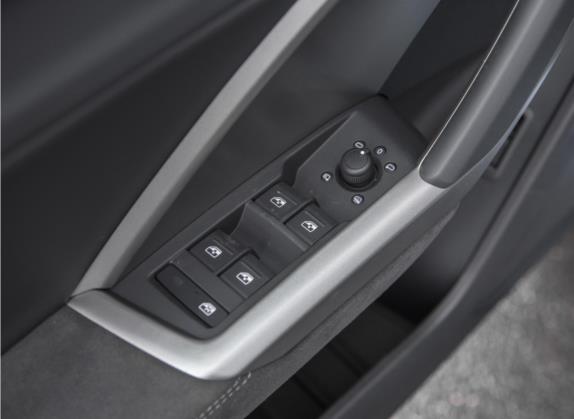 奥迪Q3 2023款 40 TFSI 时尚动感型 车厢座椅   门窗控制