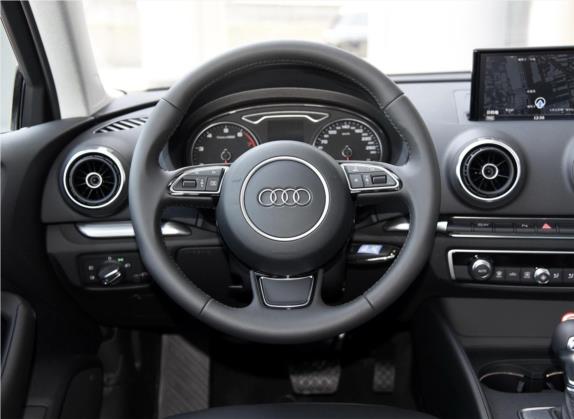 奥迪A3 2015款 Limousine 40 TFSI 自动舒适型 中控类   驾驶位
