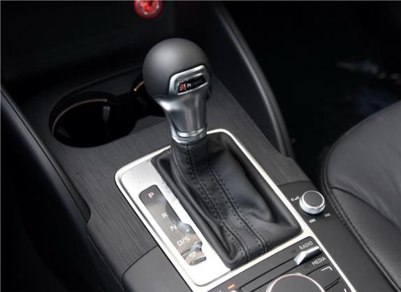 奥迪A3 2015款 Limousine 40 TFSI 自动舒适型 中控类   挡把