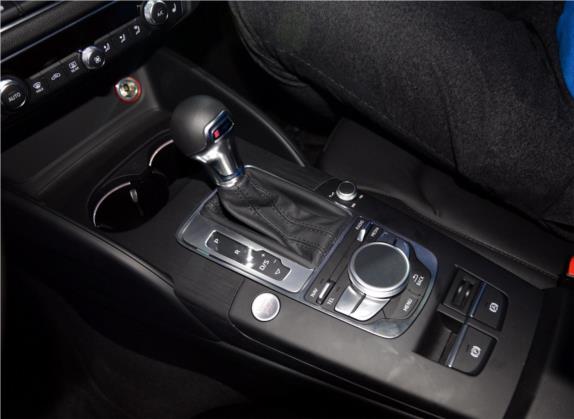 奥迪A3 2015款 Limousine 40 TFSI 自动豪华型 中控类   挡把