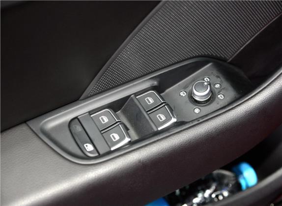 奥迪A3 2015款 Limousine 40 TFSI 自动豪华型 车厢座椅   门窗控制