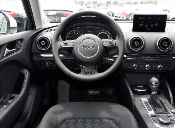 奥迪A3 2015款 Sportback 35 TFSI 百万纪念智领型 中控类   驾驶位