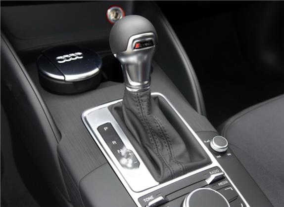 奥迪A3 2015款 Sportback 35 TFSI 百万纪念智领型 中控类   挡把