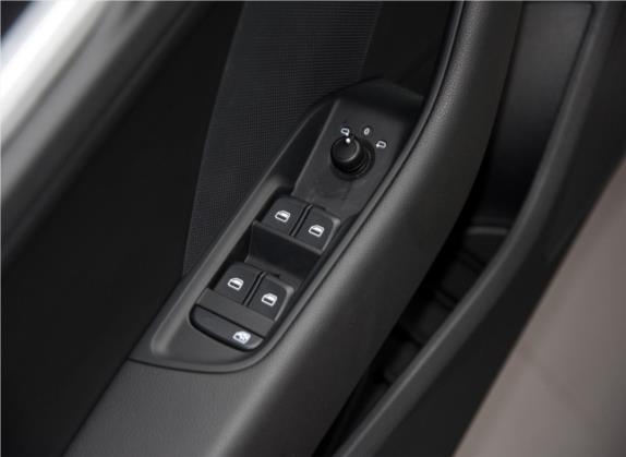 奥迪A3 2015款 Limousine 35 TFSI 百万纪念舒享型 车厢座椅   门窗控制
