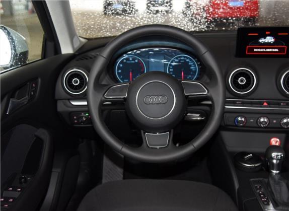 奥迪A3 2016款 Sportback 35 TFSI 进取型 中控类   驾驶位