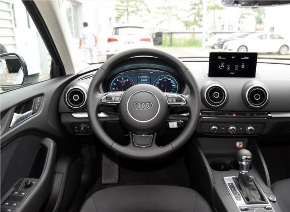奥迪A3 2016款 Sportback 35 TFSI 领英型 中控类   驾驶位
