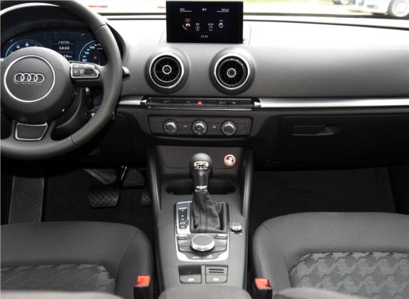 奥迪A3 2016款 Sportback 35 TFSI 领英型 中控类   中控台