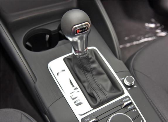奥迪A3 2016款 Sportback 35 TFSI 领英型 中控类   挡把
