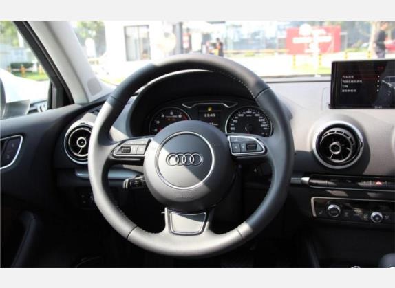 奥迪A3 2016款 Sportback 40 TFSI 豪华型 中控类   驾驶位