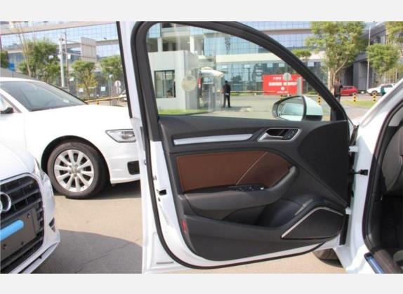 奥迪A3 2016款 Sportback 40 TFSI 豪华型 车厢座椅   前门板
