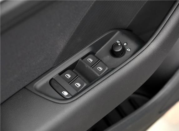 奥迪A3 2016款 Limousine 35 TFSI 进取型 车厢座椅   门窗控制