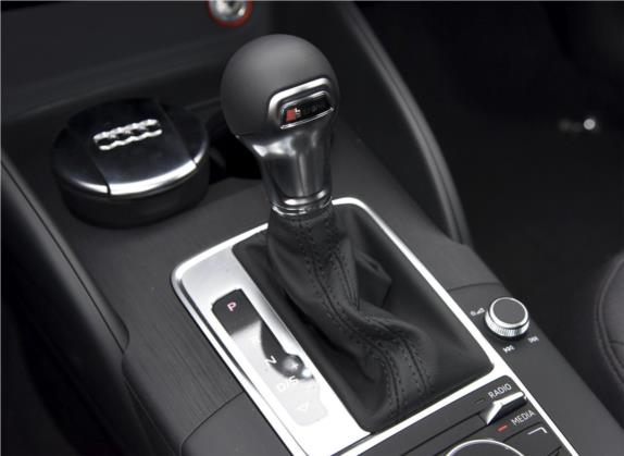 奥迪A3 2016款 Limousine 35 TFSI 领英型 中控类   挡把