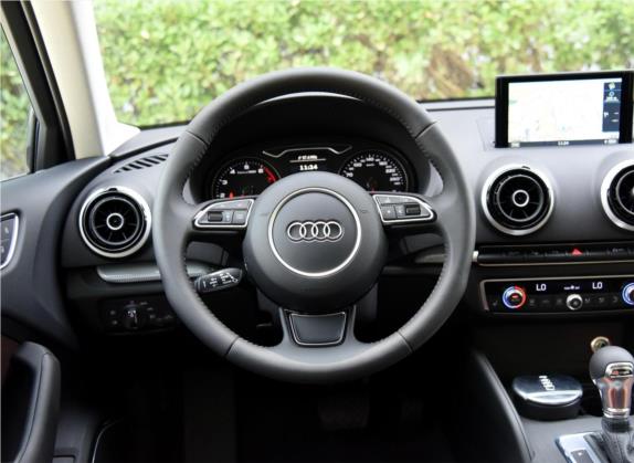 奥迪A3 2016款 Limousine 40 TFSI 豪华型 中控类   驾驶位